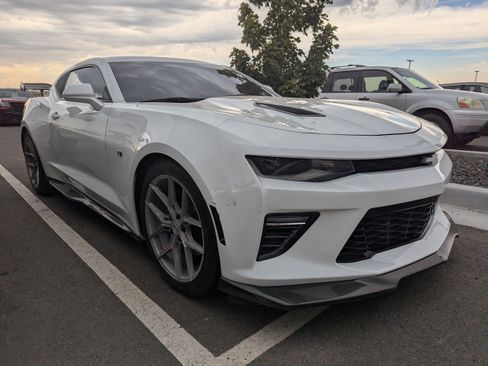 Used 2016 Chevrolet Camaro SS RWD image 3