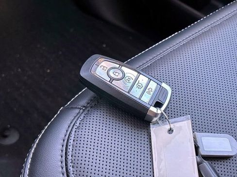 Used 2025 Ford Expedition Platinum w/ Driver's Package image 28