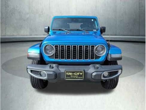Used 2024 Jeep Wrangler Unlimited Sahara AWD/4WD image 2