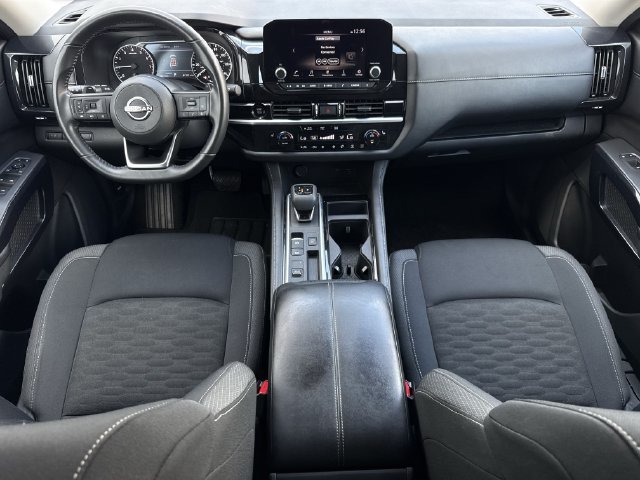 Used 2025 Nissan Pathfinder SV FWD image 9