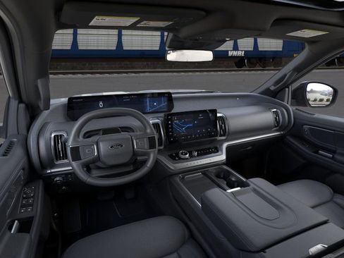 New 2026 Ford Expedition Platinum image 9