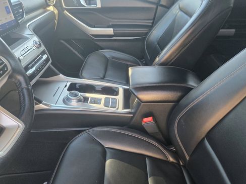 Used 2023 Ford Explorer XLT w/ Equipment Group 202A RWD image 15
