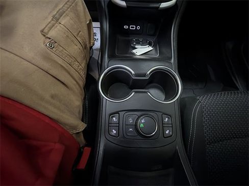 Used 2023 GMC Terrain SLE w/ Driver Convenience Package image 21