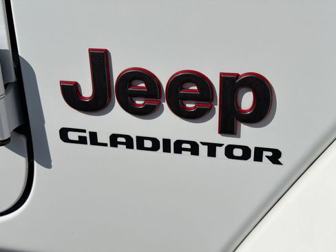 Used 2021 Jeep Gladiator Rubicon image 11