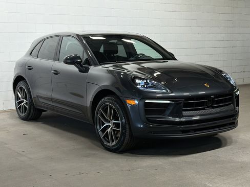 Certified 2025 Porsche Macan image 6