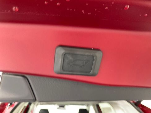 New 2025 Toyota RAV4 XLE w/ Convenience Package image 28