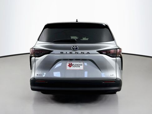 Certified 2025 Toyota Sienna LE FWD image 6