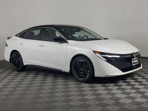 New 2026 Nissan Sentra SR w/ Floor Mat Package image 2