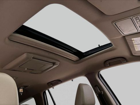 Used 2016 Honda Pilot Touring image 14
