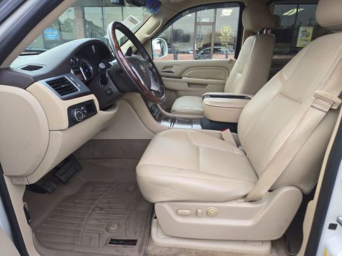 Used 2013 Cadillac Escalade EXT Premium image 11