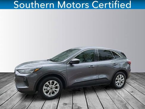 Used 2023 Ford Escape Active w/ Tech Pack #1 FWD image 1