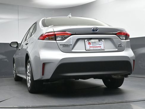 Used 2025 Toyota Corolla LE image 28