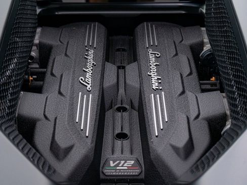 Used 2024 Lamborghini Revuelto AWD/4WD image 30