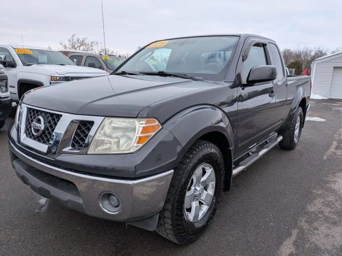 Used 2010 Nissan Frontier SE w/ SE Value Truck Pkg image 2