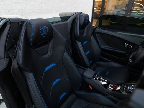 Used 2020 Lamborghini Huracan EVO image 26