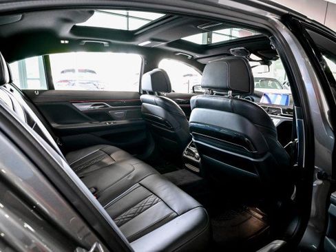 Used 2019 BMW 750i xDrive w/ M Sport Package AWD/4WD image 22