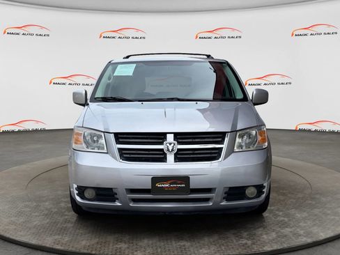 Used 2009 Dodge Grand Caravan SXT FWD image 3