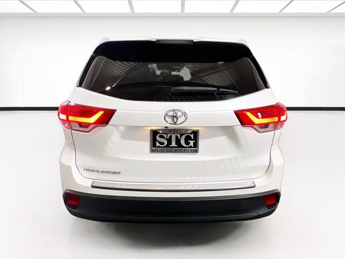 Used 2017 Toyota Highlander LE FWD image 5