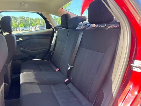 Used 2017 Ford Focus SE FWD image 29