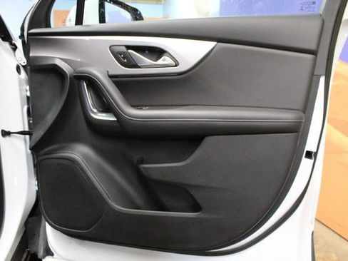 Used 2022 Chevrolet Blazer LT FWD image 9
