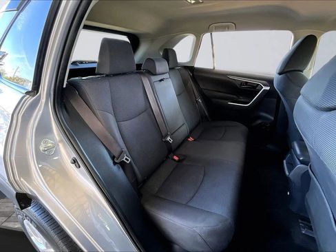 Used 2019 Toyota RAV4 LE FWD image 22