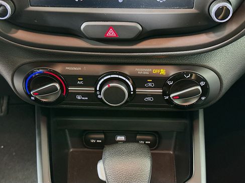 Used 2025 Kia Soul LX w/ LX Technology Package image 22