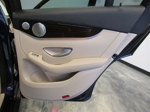 Used 2017 Mercedes-Benz GLC 300 4MATIC image 41