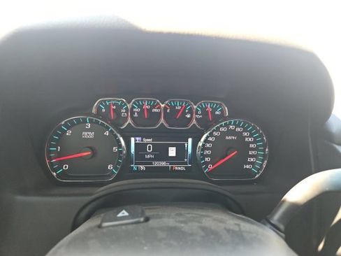 Used 2018 Chevrolet Suburban LT AWD/4WD image 38