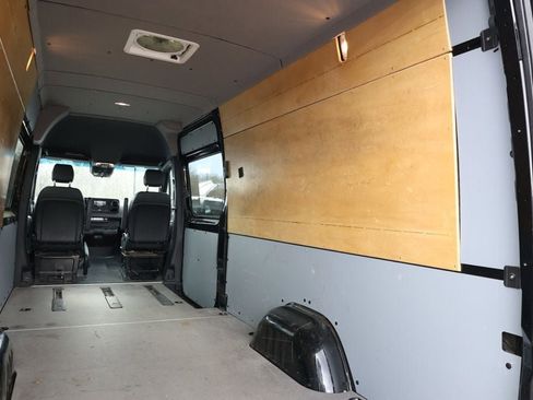 Used 2023 Mercedes-Benz Sprinter 2500 w/ Acoustic Package image 23