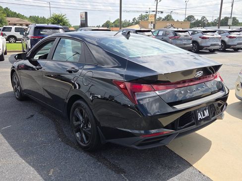 Used 2023 Hyundai Elantra SEL FWD image 11
