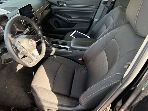 Used 2025 Nissan Altima 2.5 SV image 8