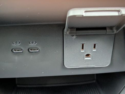 New 2026 Chevrolet Traverse Z71 w/ Enhanced Driving Package AWD/4WD image 11