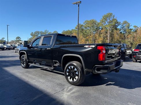 Used 2020 Chevrolet Silverado 2500 Custom w/ Custom Value Package image 5