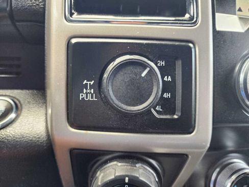Used 2019 Ford F150 Lariat w/ Equipment Group 502A Luxury AWD/4WD image 32