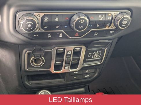 Used 2018 Jeep Wrangler Unlimited Sahara AWD/4WD image 19