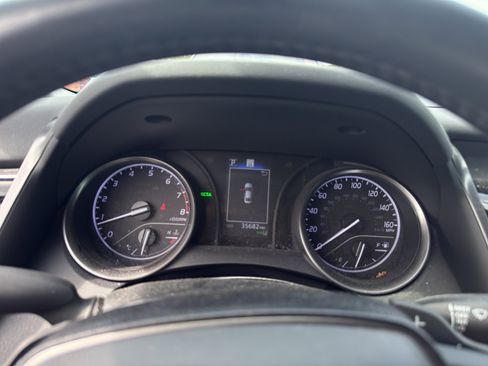 Used 2022 Toyota Camry SE w/ Convenience Package FWD image 5