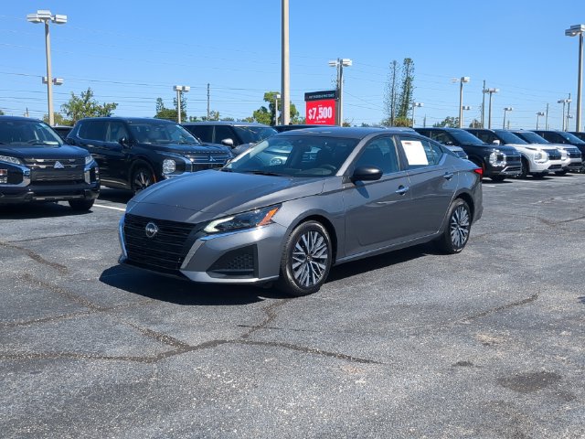 Used 2025 Nissan Altima 2.5 SV FWD image 2