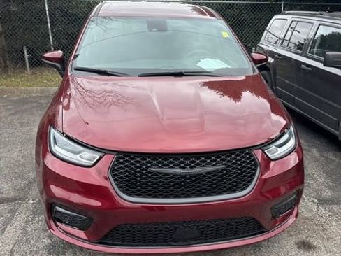 Used 2023 Chrysler Pacifica Touring-L w/ S Appearance Package image 13