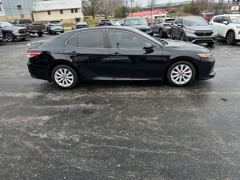 Used 2020 Toyota Camry LE image 5