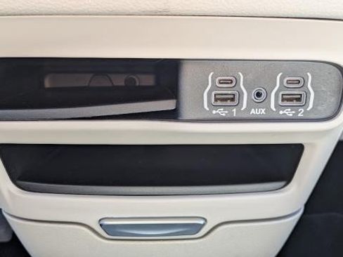 Used 2021 Chrysler Pacifica Touring-L AWD/4WD image 15