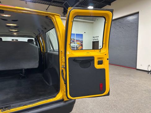 Used 2011 Ford E-150 and Econoline 150 Wagon image 16