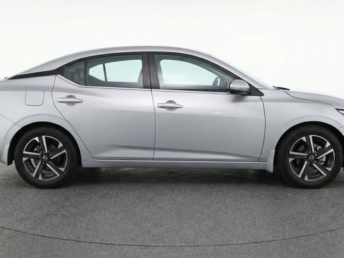 Used 2025 Nissan Sentra SV image 11