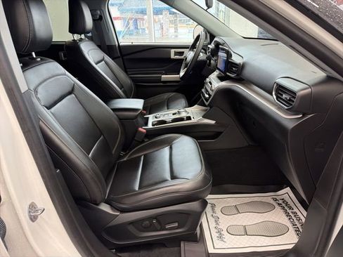 Used 2023 Ford Explorer XLT w/ Equipment Group 202A image 13