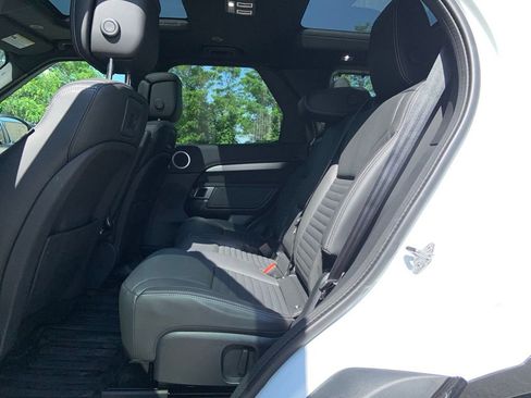 Certified 2025 Land Rover Discovery Dynamic SE image 13