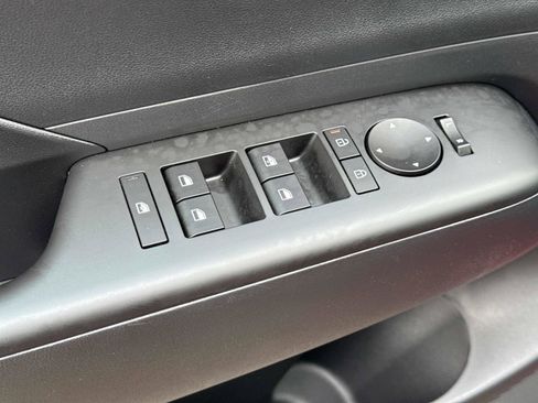 Used 2025 Hyundai Kona SEL image 18