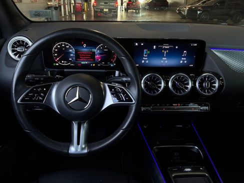 Used 2025 Mercedes-Benz GLA 250 image 14