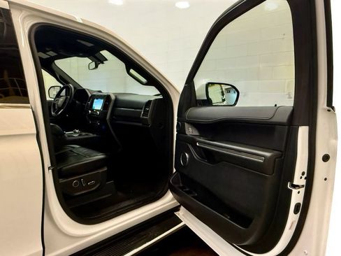 Used 2019 Ford Expedition XLT w/ Equipment Group 202A AWD/4WD image 19