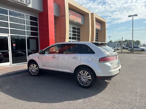 Used 2010 Lincoln MKX 2WD image 2