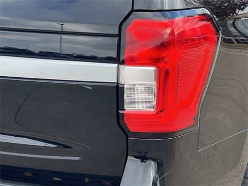 Used 2022 Ford Expedition XLT image 7
