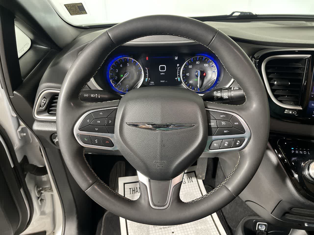 Used 2025 Chrysler Pacifica Select FWD image 16